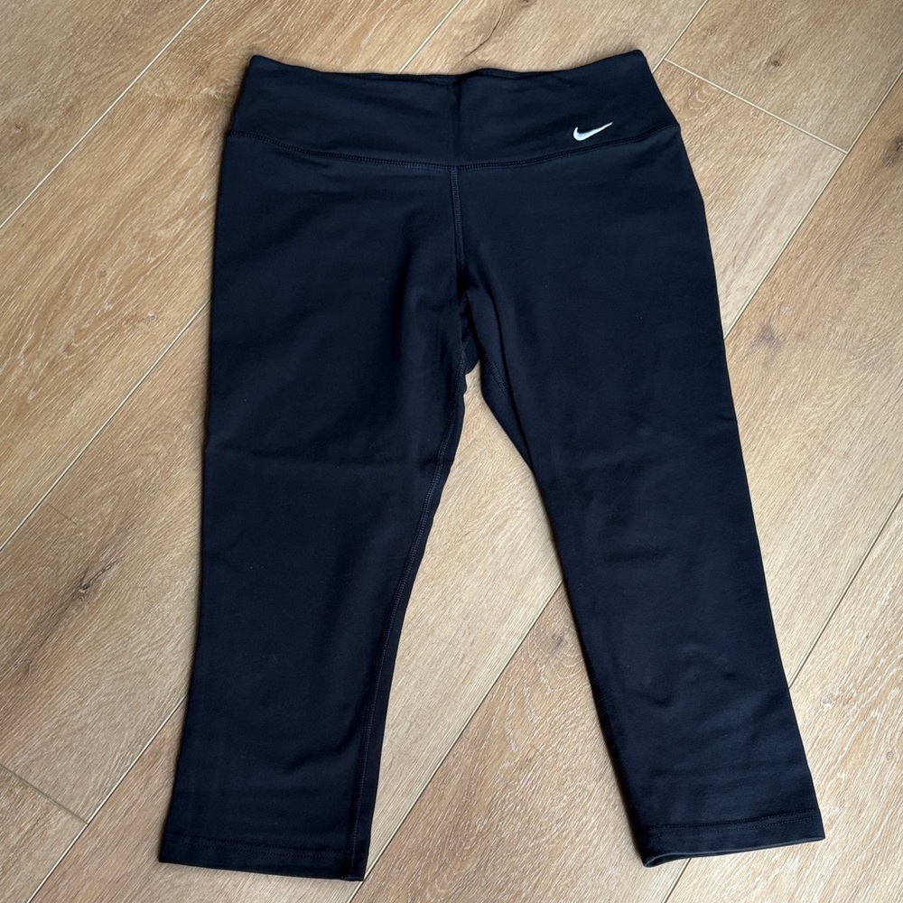 Nike Dri-Fit Women’s Black Cropped Performance Leggings. Medium, 19” inseam. NEW